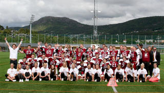 UBESEIRET: Bergen Storm er ubeseiret i �rets 2. divisjon, men sliter alikevel med � f� publikum til kampene. Sportslig leder Thomas Midtun vurderer � sp�rre koner og kj�rester om � stille opp med lettkledd underholdning, men tror nok svaret blir nei. Foto. Geir Knudsen.