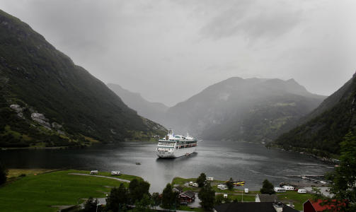 CRUISE:Ogs� utlendingene blir imponert selv om ikke sola er framme lager glansbilder.