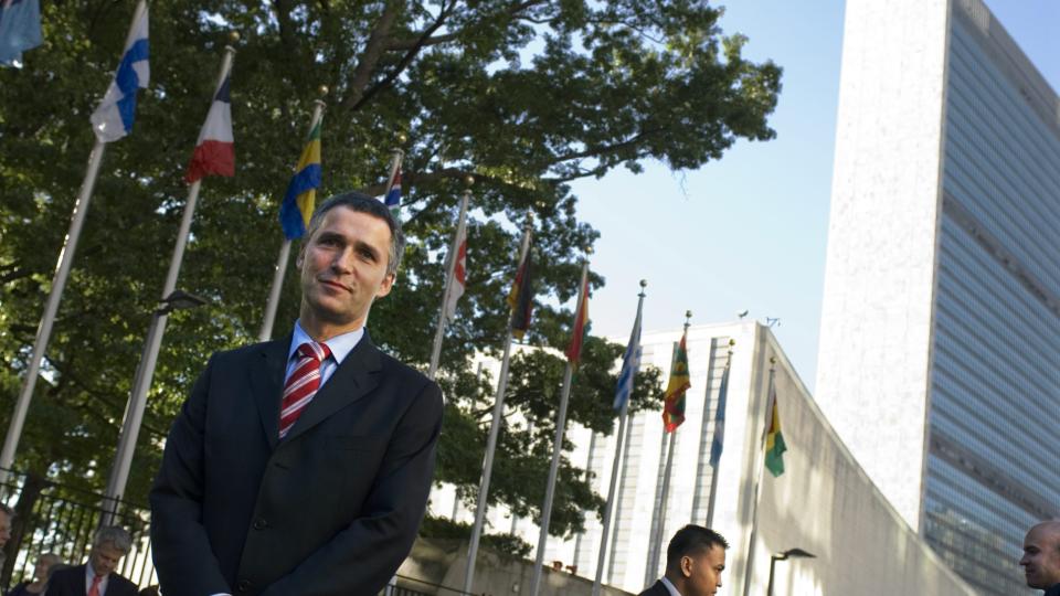 P� PLASS: Jens Stoltenberg er p� plass i New York for � delta p� klimatoppm�tet og �pningen av FNs hovedforsamling. Bildet er fra 2007. Arkivfoto: Kristine Nyborg / SCANPIX