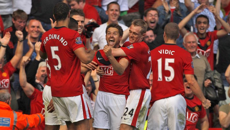 I SISTE LITEN: Manchester United har en fantastisk evne til � avgj�re jevne kamper til sin fordel i sluttminuttene - eller like etter sluttminuttene. Men f�r de mer hjelp av dommerne enn andre lag?Foto: Jon Super, AP/Scanpix