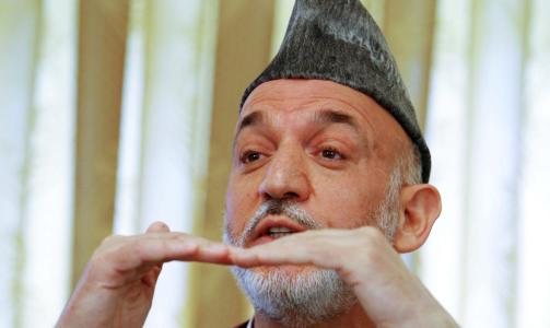 UTROPT TIL VINNER: Hamid Karzai ble utrop til vinner av presidentvalget i Afghanistan 2. november, dagen etter Karzais hovedmotstander Abdullah Abdullah trakk seg fra valgkampen fordi han mente at valget ikke ville bli fritt og rettferdig. Foto: SCANPIX