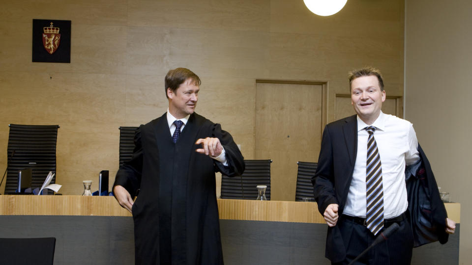 �NSKER IKKE ELDEN: Aktor Olav Hovstad (til h�yre) har bedt dommeren i saken se p� om John Christian Elden er inhabil i den aktuelle Rasool-saken. De mener det fordi Elden representerer en mann som er siktet i s�stersaken som brasiliansk politi helerietterforsker i Natal.
Foto: Heiko Junge / Scanpix