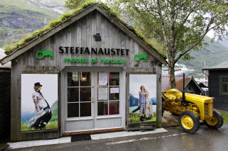 MOTE; Moods of Norway som holder til i Stryn har filial i en sj�bod.