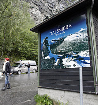 UTFLUKT: Dalsnibba gir panoramautsikt fra 1500 m.o.h. n�r skylaget er h�yt nok eller helt frav�rende.