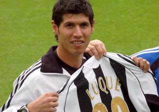 VANT: Albert Luque ble ingen suksess i Newcastle, men fikk til slutt sin del av overgangssummen. Foto: EPA/Paul Kingston
