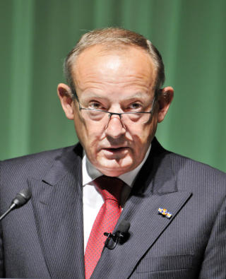 SKEPTISK: Yvo de Boer, Lederen for FNs klimakonvensjon (UNFCCC), roser Kina - men er skeptisk til USAs klimal�fter. Foto: AFP PHOTO / Yoshikazu TSUNO / Scanpix