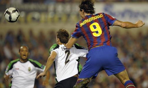 SCORET DET F�RSTE: Zlatan har n� fire m�l p� fire kamper i serien. Foto: REUTERS/Felix Ordonez