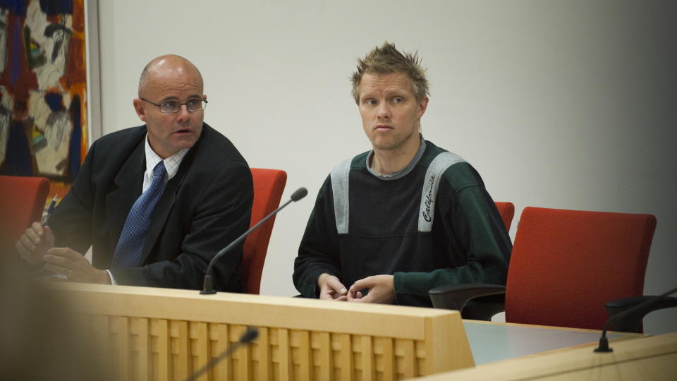 BENEKTER ALL STRAFFSKYLD: Mats Alm (34) er i Falun tingsrett siktet for overlagt drap p� samboeren Linda Chen.  I syv uker har han etterlyst samboeren (32). P� fredag ble hennes levninger funnet i skogen, omkring tre mil fra parets hjem og Alm ble p�grepet. 



Foto: SCANPIX