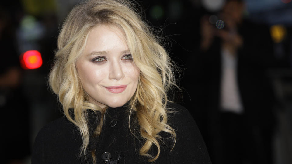  UNNGIKK PRESSEN:  Mary-Kate Olsen snek seg b�de inn og ut av Astrup Fearnley-museet i g�r kveld. Inne p� museet var det fullstendig fotoforbud. Foto: SCANPIX