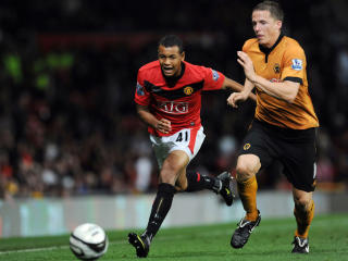 FART OG STYRKE: Det er Joshua King-stilen, if�lge 17-�ringen selv. Foto: AFP/PAUL ELLIS