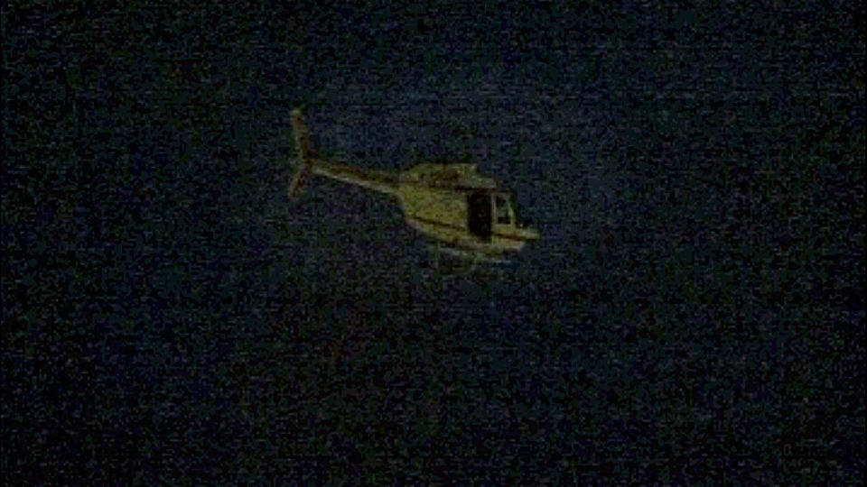 KOM I HELIKOPTER: Den profesjonelle utf�relsen av ranet f�r politiet til � mistenke at tidligere jugoslaviske soldater st�r bak. Foto: EXPRESSEN