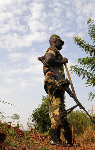 JAKTET LRA: Ugandiske og kongolesiske styrker pr�vde i februar � ta den beryktede militsen Lords Resistence Army (LRA). Aksjonen var mislykket og lederen Joseph Kony oppholder seg fremdeles i �st-Kongo. AFP/LIONEL HEALING