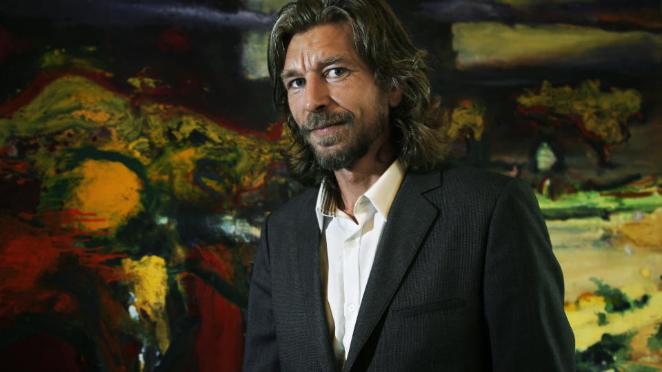 KONTROVERSIELL: Forfatter Karl Ove Knausg�rd (40) har skrevet 2500 sider om sitt liv, der han fors�ker � komme s� n�r virkeligheten som mulig. FOTO: Steinar Buholm