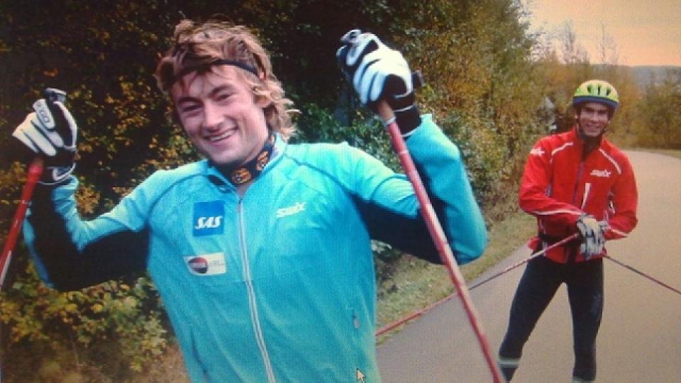 VINNERSKALLE: Petter Northug liker d�rlig � bli sl�tt, s�rlig n�r det er lillebror som sl�r ham. Her jubler han etter � ha f�tt sin revansj i dag, etter det ydmykende nederlaget i bakkel�pet �Mosviksenderen Opp�. Foto: merakertiltopps.com