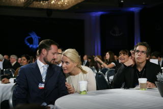 JUBILEUMSFEIRING: Kronprinsparet er tilstede under feiringen av fem�rsjubileet til Clinton Global Initiative. Foto: Pontus H��k/SCANPIX