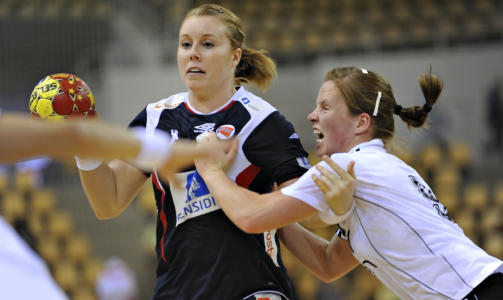 MATCHVINNER: Karoline Dyhre Breivang avgjorde kampen mot Tyskland fire sekunder f�r slutt. Foto: Claus Fisker / SCANPIX
