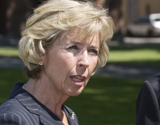 SKVATT: Forsvarsminister Anne-Grete Str�m-Erichsen ble overrasket over opplyningene om at sikkerhetsstyrker avverget en selvmordsaksjon mot de norske ISAF-styrkene. Foto: SCANPIX .