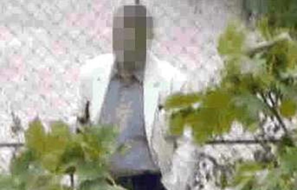 HVEM ER DETTE?: Et overv�kningskamera har tatt bilder av denne mystiske mannen som n� er et hett spor i etterforskningen av det spektakul�re ranet i Stockholm onsdag. Foto: Politiet