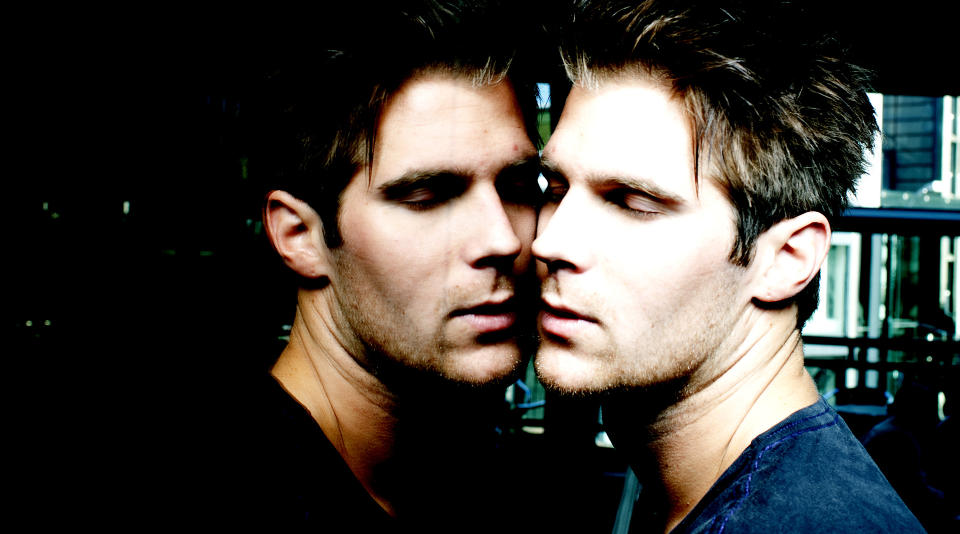 BASSHUNTER: Har laget sin femte musikkvideo med Aylar Lie i hovedrollen. - Vi har det hyggelig, men omg�s ikke privat, sier Basshunter, eller Jonas Altberg som han egentlig heter. Foto: SIV JOHANNE SEGLEM/DAGBLADET