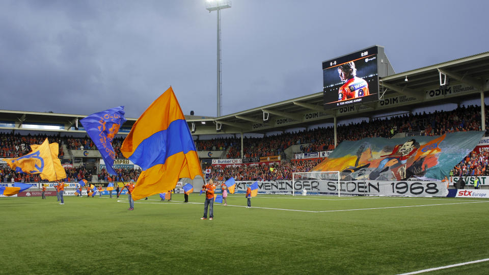 BILLETTVINNERE: Aalesund-fansen jublet over cupfinale. AaFK m�ter erkerival Molde p� Ullevaal stadion 8. november. Foto: Svein Ove Ekornesv�g / Scanpix