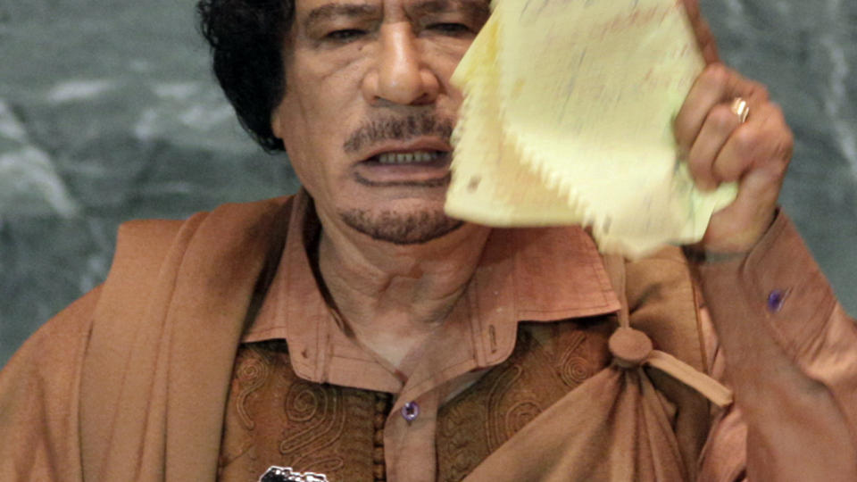 RASTE: Libyas leder Moammar Gadhafi raste p� talerstolen i FN. N� kan det f� �konomiske konsekvenser. Foto: Richard Drew/AP/Scanpix