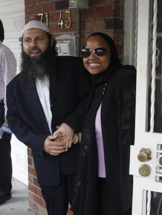 INFORMANT: Imamen Ahmad Wais Afzali (t.v.), skal ha varslet far og s�nn Zazi om at politiet var p� sporet. Foto:  REUTERS/Cary Horowitz/Scanpix