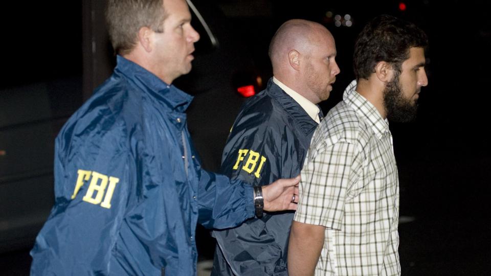 PLANLA TERRORANGREP: Najibullah Zazi, som her blir arrestert i Aurora i Colorado, planla if�lge p�talemyndigheten et massivt terroranslag mot New York p� dagen 11. september. Foto: AP Photo/Chris Schneider - Denver Post/Scanpix