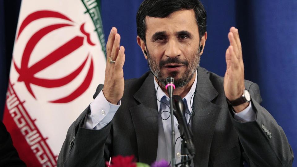 MODERAT HOLDNING: Irans president Mahmoud Ahmadinejad mener at Vesten overreagerer p� nyheten om at Iran bygger et nytt anlegg for anriking av uran. Han sier Iran respekterer alle IAEAs regler. Foto: SCANPIX / Lucas Jackson / REUTERS