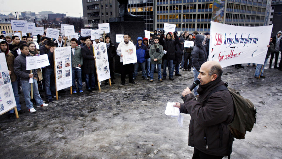 H�PET SOM BRAST: - Jeg har mistet h�pet, sier Reza Rezaee. Her fra en demonstrasjon mot Norges deltakelse i krigen i Afghanistan 2007. Foto: FRANK KARLSEN