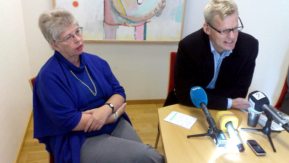 PRESSEKONFERANSE I DAG: Kari Hilde French og advokat Morten Furuholmen holdt i dag en pressekonferanse om Kongo-saken. Foto: Arna Vikanes S�rheim