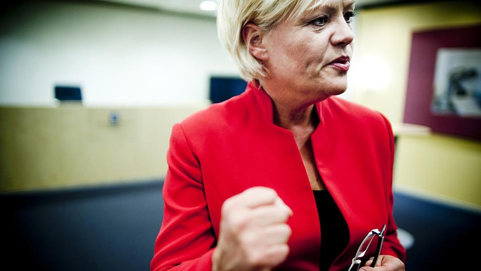 FORTSETTER? Det har lenge blitt spekulert i om Kristin Halvorsen vil fortsette som finansminister eller ta over Kunnskapsdepartementet. N� ber flere SVere henne om � fortsette. Foto: Thomas Rasmus Skaug