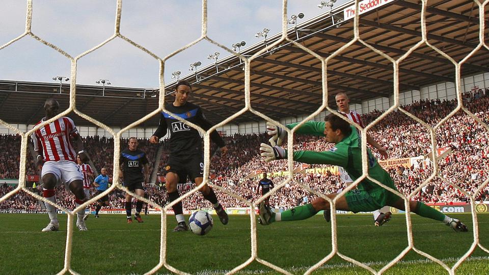 FERDIGSCORET: Dimitar Berbatov hadde f� problemer med � omsette Ryan Giggs ferdigscorede pasning i tellende resultat.Foto: SCANPIX/REUTERS/ Eddie Keogh