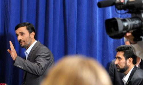 MENER VESTEN OVERREAGERER: Mahmoud Ahmadinejad, Irans president. Foto: EPA/PETER FOLEY/Scanpix