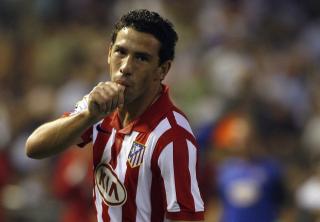 BERGET POENG: Atletico Madrid har kommet skjevt i gang denne sesongen. Mot Valencia hadde det endt med sesongens tredje tap, hadde det ikke v�rt for en v�ken Maxi Rodriguez.Foto: SCANPIX/REUTERS/Heino Kalis