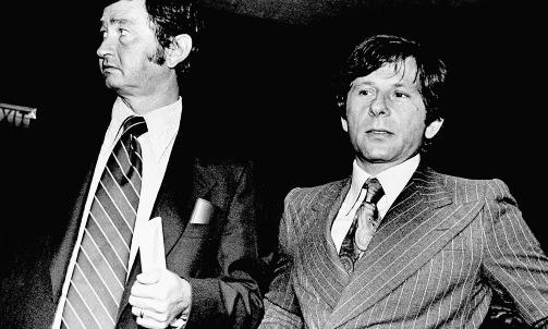 ARRESTERT I 1977: Roman Polanski og hans advokat Douglas Dalton under rettsaken i 1977 hvor Polanske innr�mte � hatt sex med en tretten �r gammel jente. Foto: SCANPIX