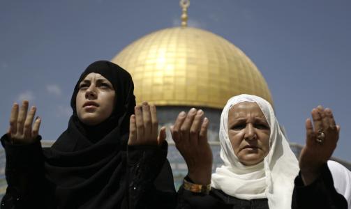 VIKTIG STED: Tempelh�yden ligger p� et lite h�ydedrag �st i Jerusalems gamleby og er et viktig sted b�de for b�de j�der, muslimer og kristne. Tempelh�yden er j�dedommens aller helligste plass, mens den er det tredje mest hellige stedet i islam, etter Mekka og Medina i Saudi-Arabia. Foto: SCANPIX