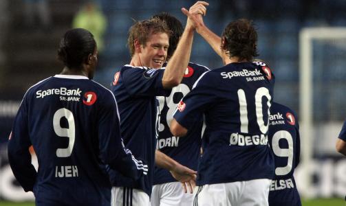 HOLDT IKKE INN: B�rre Steenslid ga Viking ledelsen i f�rste omgang, men det holdt ikke inn for Stavanger-laget. Khari Stephenson utlignet nemlig etter hvilen. Uansett er AaFK fortsatt uten seier mot Viking i tippeligasammenheng.Foto: Alf Ove Hansen / Scanpix