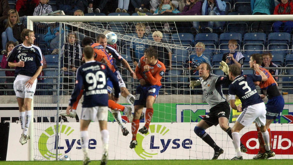 HELDIG UTLIGNING: Kjetil Rekdal mener ingenting tilsa at Aalesund skulle f� med seg poeng fra Stavanger, men Khari Stephenson s�rget for at det endte 1-1 mot Viking.Foto: Alf Ove Hansen / Scanpix