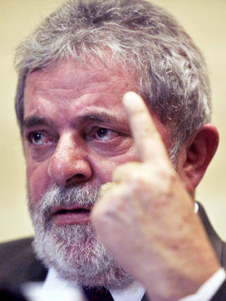 FINNER SEG IKKE I TRUSLER: Brasils president Lula da Silva finner seg ikke i � bli stilt overfor ultimatum fra Honduras' interimsregjering - som han kaller �kuppmakere�. Foto: ARIANA CUBILLOS/AP/SCANPIX