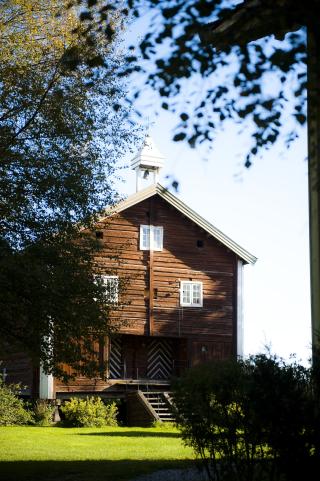P� stabburet: D�rlig med skinker p� stabburet. For
her har arkitekten Per �degaard innredet kontor.