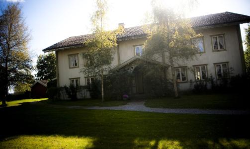 Storgard: Ulllershov er en av de eldste g�rdene i Norge. Dagens bygninger ble satt opp p� 1700-tallet.