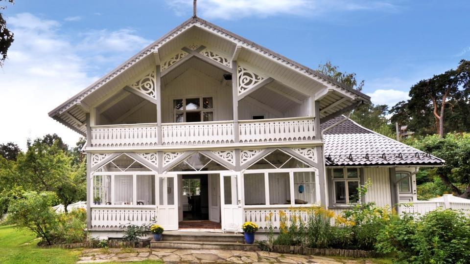13.9 MILLIONER: Det var prisantydningen p� Linn Ullmanns fasjonable villa. F�r helgen ble den solgt, men megler kan ikke oppgi pris. Foto: Inviso AS v/ fotograf Arne Simonsen