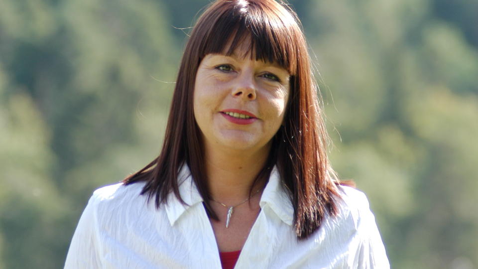 HAR SKREVET BOK OM SEX-FANTASIER: Sexologen Frida, som syntes det var pinlig at det ble s� mye snakk om yrket hennes da hun fikk en speed-date med bonden Calle i Jakten p� kj�rligheten. Foto: TV 2