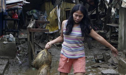 KRAFTIG NEDB�R: Normalt sett faller det omlag 391 milimeter regn i september i Manila. Mellom klokken �tte og klokken to lokal tid l�rdag derimot, opplevde hovedstaden 341 mm nedb�r p� kun seks timer. Foto: REUTERS/Erik de Castro