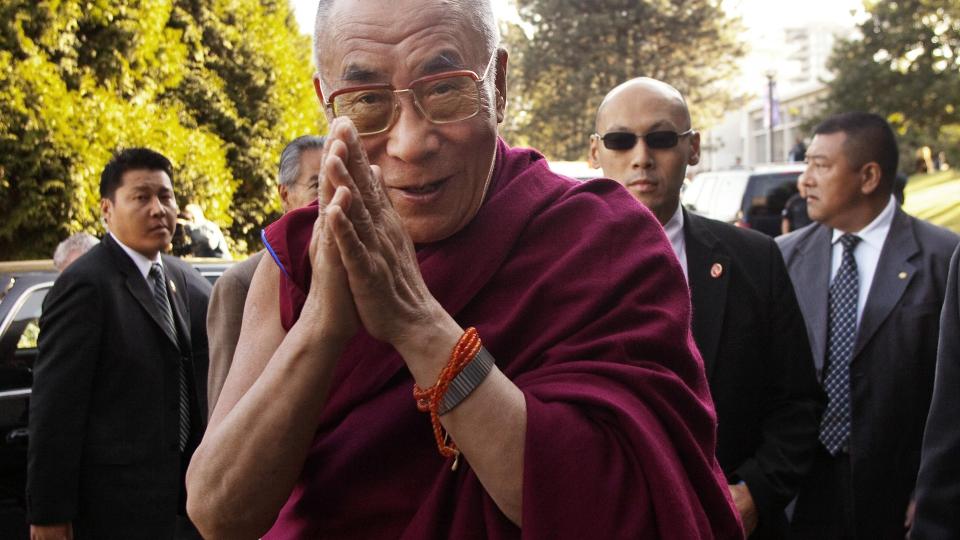 SKAL M�TE OBAMA: Tibetanernes �ndelige leder Dalai Lama, her p� bes�k i Canada, er if�lge tibetanske medier invitert til Det hvite hus for � m�te USAs president Barack Obama. Foto: REUTERS / Andy Clark / SCANPIX