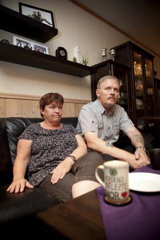 FORTVILER: Aslaug Hjert� Ivangen, mor til Aud Jorun, og stefar Bj�rn Ivangen er sint, frustrert og fortvilt over at ingen enn� er d�mt for det som skjedde med Aud Journ. Foto: Ole Morten Melg�rd / Dagbladet