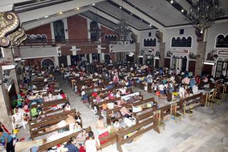 TILFLUKT: Filippinere s�ker tilflukt i Laguna-provinsen s�r i Manila. Foto: EPA/DENNIS M. SABANGAN/Scanpix