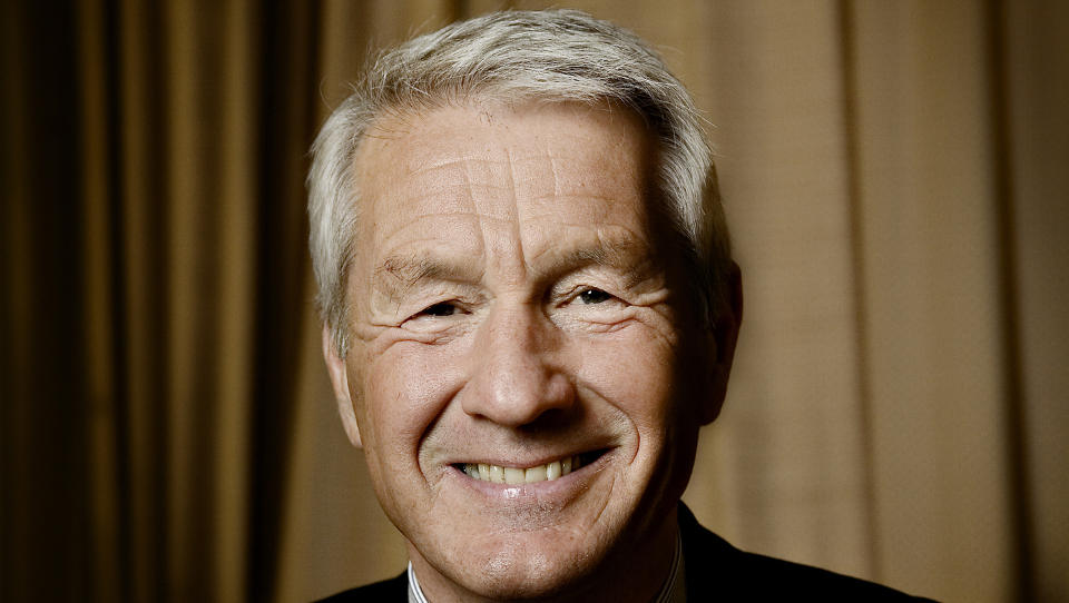 KANDIDATEN: I dag kan
Thorbj�rn jagland bli valgt til
ny generalsekret�r i Europar�det.
Om han vinner, m�
Jagland tiltre nesten p� minuttet.
Han m� imidlertid
hjemom til Norge og kunngj�re
hvem som f�r Nobels
fredspris i neste uke.
Foto: J�rn H. Moen