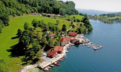 IDYLL: - Kun en snau times b�ttur fra Stavanger, midt i de idylliske Sjernar�yene ligger Sjernar�y Maritim og Furre Hytter. Her tilbyr vi overnatting i romslige hytter eller leiligheter, alle med fantastisk utsikt og beliggenhet i n�rhet til sj�en, skriver Johnny Furre, som har sendt inn dette overnattingstipset.
Johnny Furre