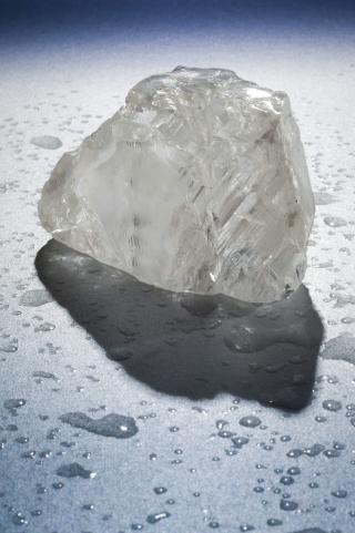 KRONJUVEL? Firmaet som fant diamanten mener den kan sammenlignes med tidligere diamantfunn som er blitt en del av de britiske kronjuvelene. Foto: EPA/PETRA